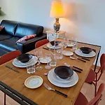 Balcony With Alpine Views, Garage And Parking, Geneva 15 Min 公寓